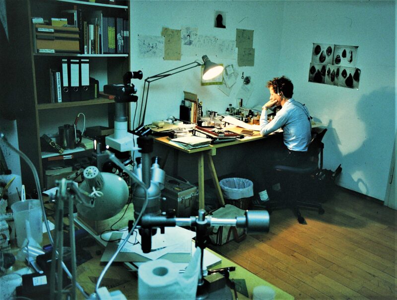 Mikroverschleiß-Ausrüstungsraum im ehemaligen Institut für Urgeschichte im Nordostturm des Schlosses Hohentübingen im Jahr 1984