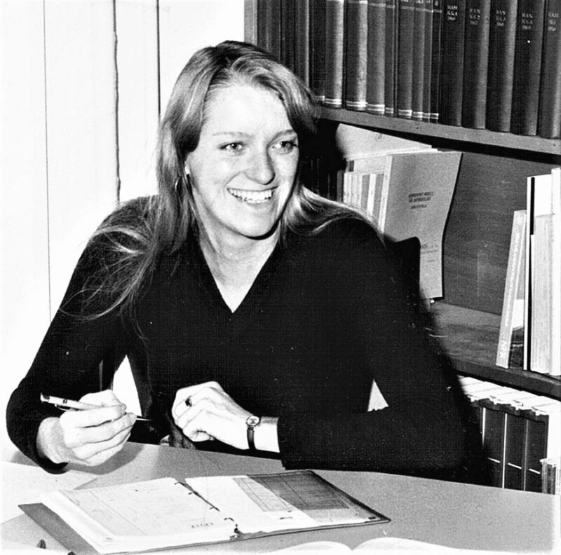 Linda Owen beim 10-jährigen Jubiläum des Instituts für Urgeschichte